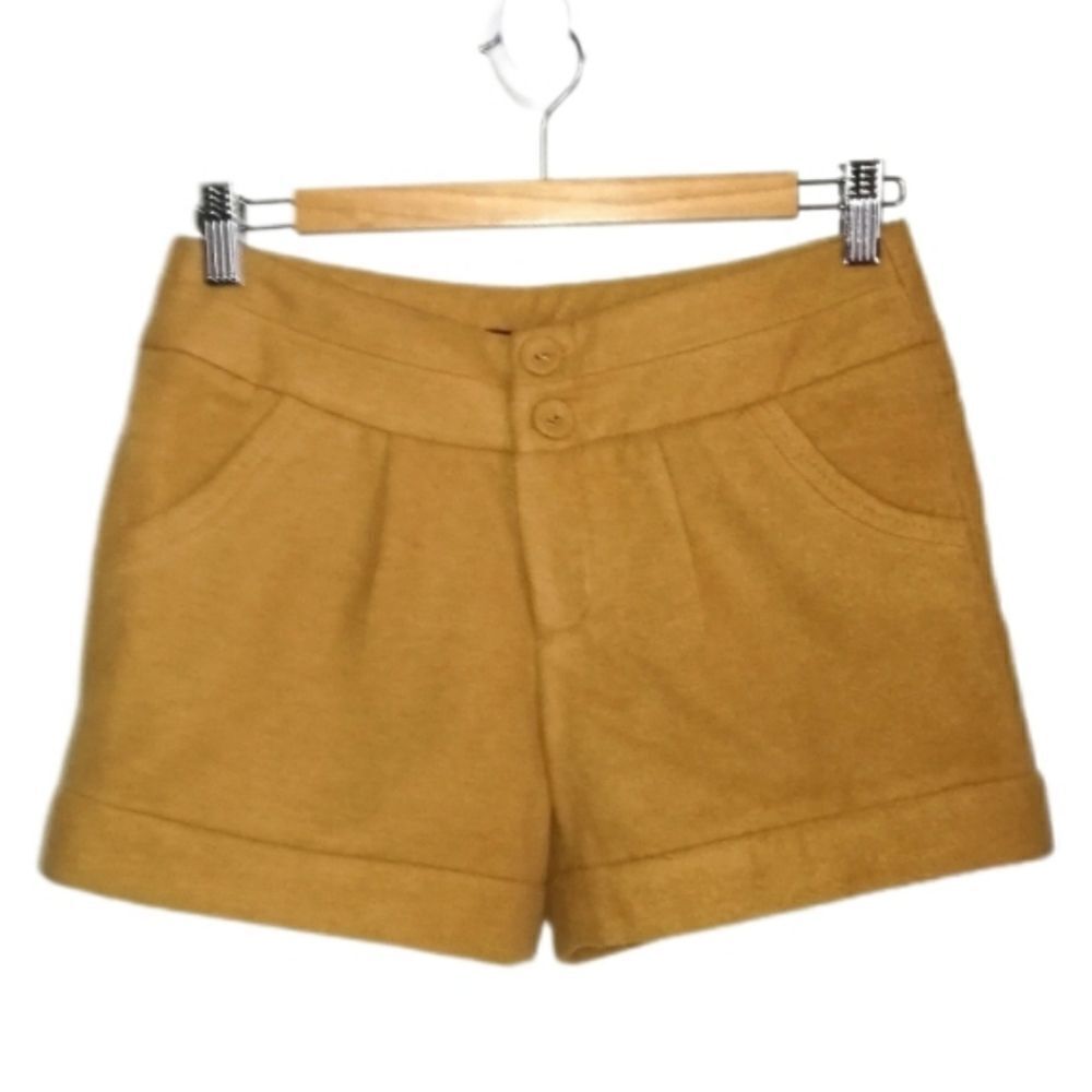 Tan Neutral Colors Warm Mid-Rise Winter Shorts Size Medium